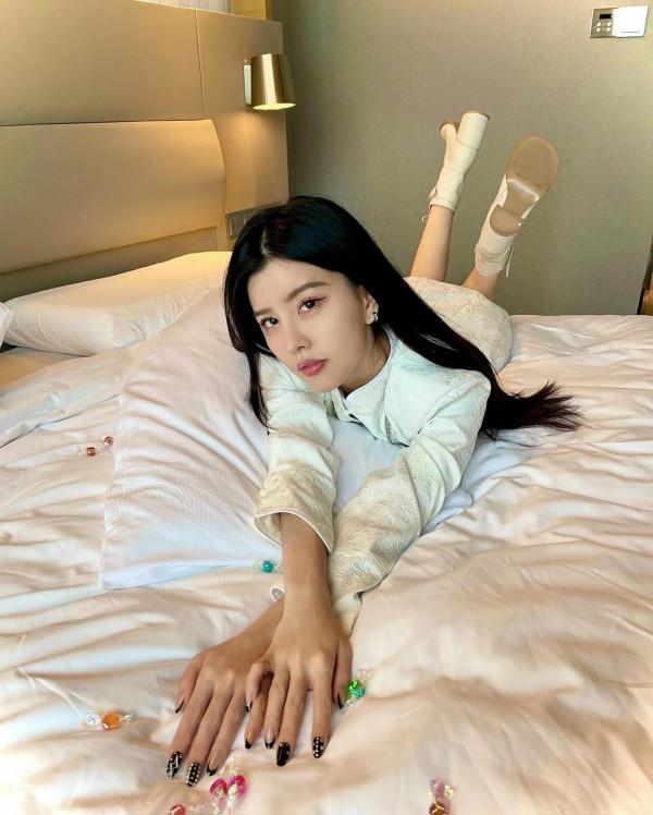 新加坡籍雙胞胎組合BY2,曾經的清純姐妹花,現在的網紅整容臉 新加坡籍雙胞胎組合BY2,曾經的清純姐妹花,現在的網紅整容臉