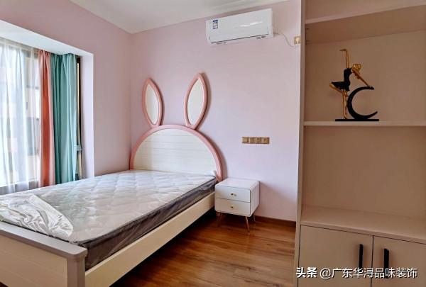 148㎡的現代輕奢風，客餐廳一體化，設計通用吊頂，空間寬敞明亮