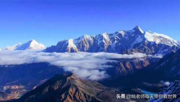 探訪冰川、峽谷徒步，睡在松贊新店，開啟一場自然大冒險