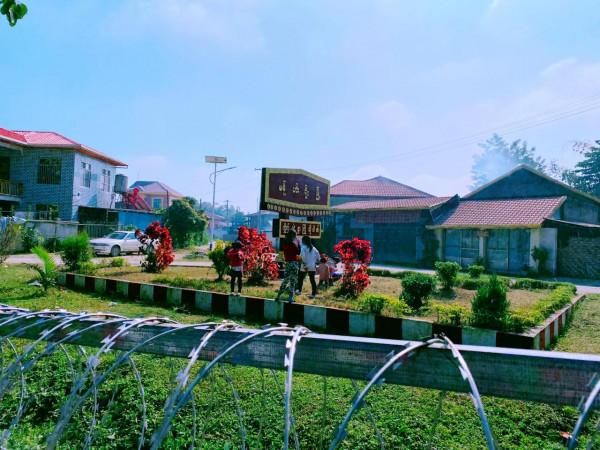 雲南邊境一寨子，村民每天能出國數次，但遊客沒簽證跨界線會罰錢