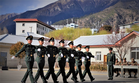 西藏軍區某旅某營：“複製+貼上”式列隊會操，專治疑難“強迫症”