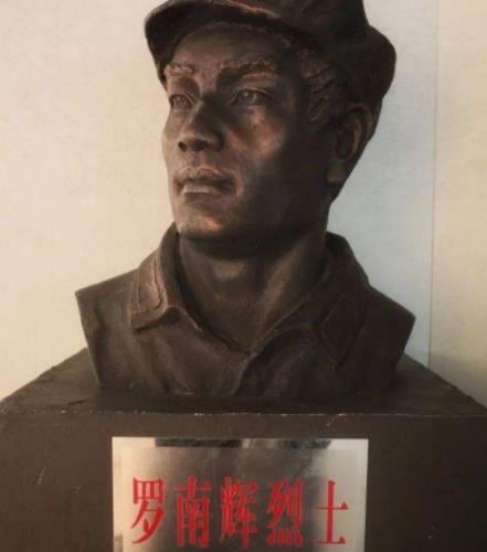 勇猛不輸許世友的紅軍軍長，年僅28歲犧牲，若不死起碼上將