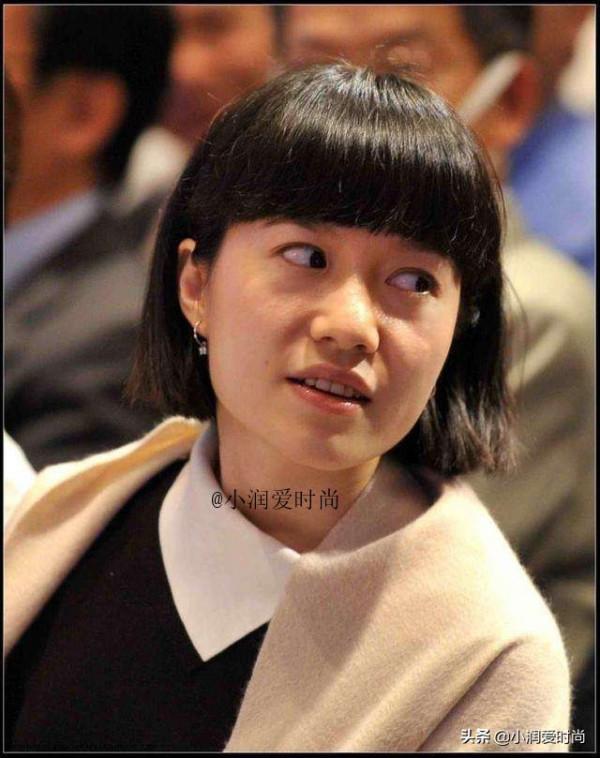 45歲翁帆越發知性脫俗,穿羽絨服戴針織帽時髦保暖,書卷氣真迷人 45歲翁帆越發知性脫俗,穿羽絨服戴針織帽時髦保暖,書卷氣真迷人