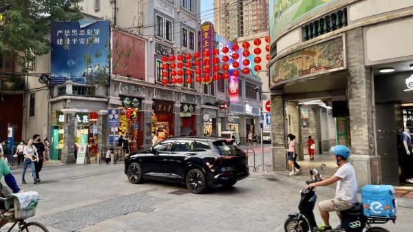 恆馳5實車上路,定位緊湊型SUV,實車看起來很動感 恆馳5實車上路,定位緊湊型SUV,實車看起來很動感