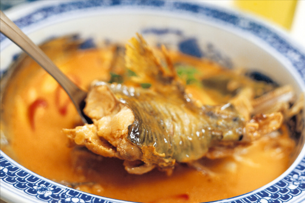 不管燉什麼魚，記住別用料酒去腥，多倒2味料，魚肉香嫩還不腥