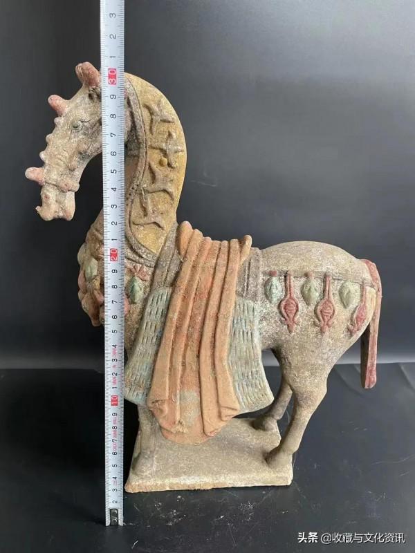 唐代陶馬擺件賞析