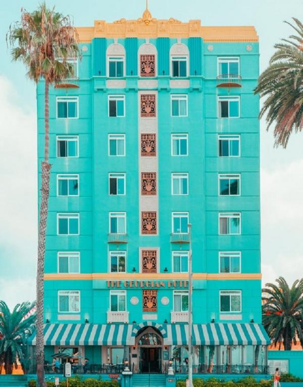 30張圖看奇妙世界，荷蘭街頭另類建築，女子用舌頭停風扇