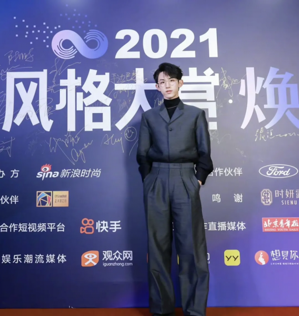 風格大賞紅毯：蔣勤勤認不出，郭采潔眼線怪，男明星造型集體翻車