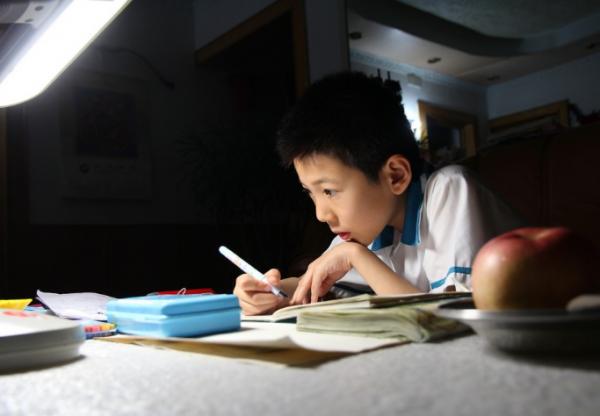 小學生作文《我只穿耐克鞋》,老師認為價值觀扭曲,家長羞愧不已 小學生作文《我只穿耐克鞋》,老師認為價值觀扭曲,家長羞愧不已