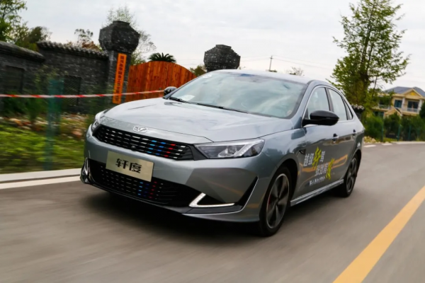 造型新奇駕控出色，10萬內運動家轎黑馬潛質——試駕凱翼軒度