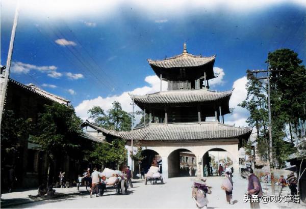 1944年的雲南昆明，狀元樓前熱鬧非凡，滇池集市人頭攢動