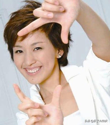 16歲喪父,20歲母親患癌,44歲未婚無兒無女的主持人 16歲喪父,20歲母親患癌,44歲未婚無兒無女的主持人