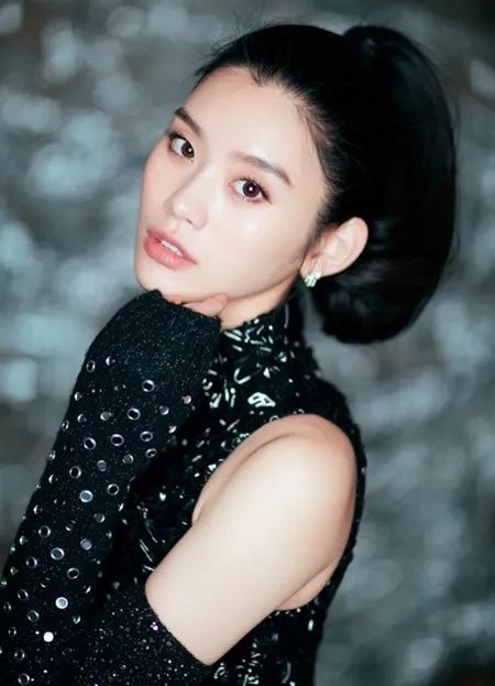 恭喜奚夢瑤二胎生女，為賭王家族四房這邊添磚加瓦