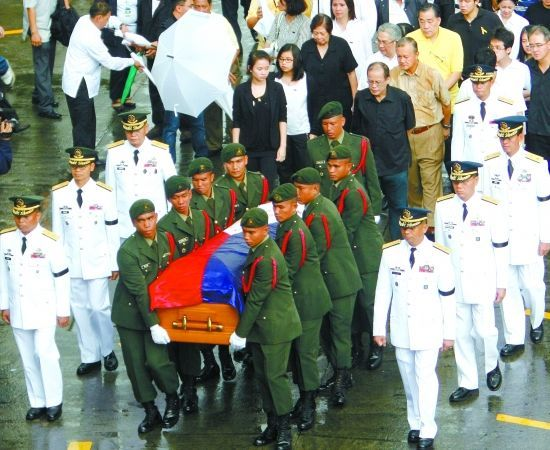 全世界首位華人女總統:稱自己是中國人,上臺後將美軍趕出國 全世界首位華人女總統:稱自己是中國人,上臺後將美軍趕出國