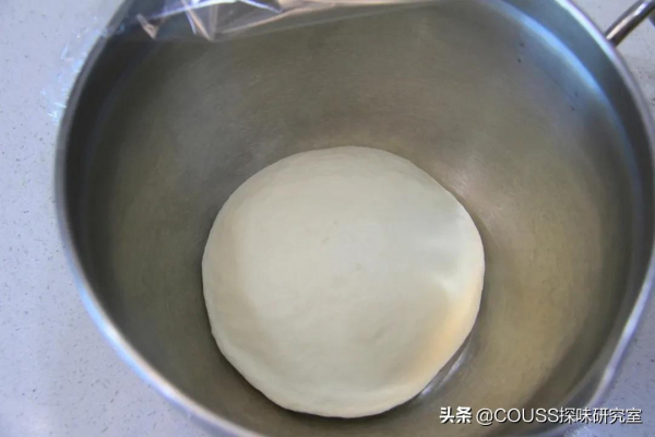 三餐四季 | 自制田園披薩,酥脆可口還拉絲,手把手教會你 三餐四季 | 自制田園披薩,酥脆可口還拉絲,手把手教會你