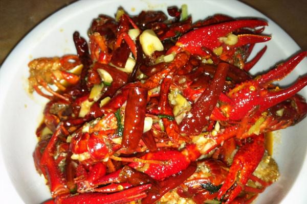 女人衰老時，睡覺時身體會有暗示，40歲後要多留意，做好保養