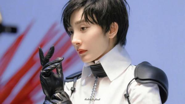 楊冪芭莎男士封面造型太帥了，冪冪子真的是可甜可鹽