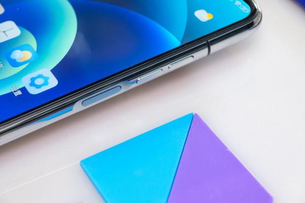 IPRO學生手機P100圖賞:讓小朋友養成自律習慣的手機 IPRO學生手機P100圖賞:讓小朋友養成自律習慣的手機