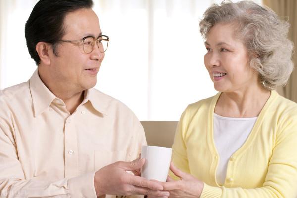 61歲女人：做了5年免費保姆，一朝悔悟，老年人再婚並不幸福