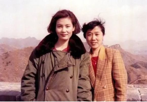 潘虹：24歲嫁人，28歲爆紅，66歲未婚無子，後悔沒守住前夫