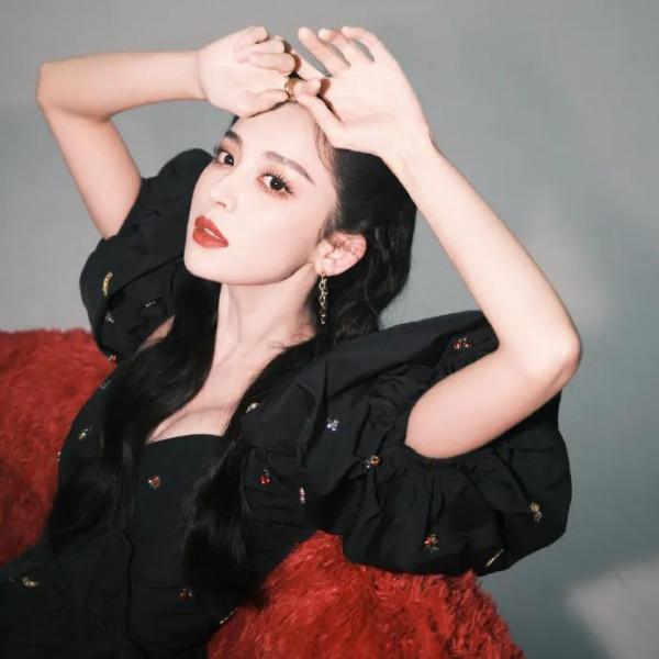 5位新疆美人珠寶加持：佟麗婭，熱巴，娜扎，麥迪娜...誰最美？