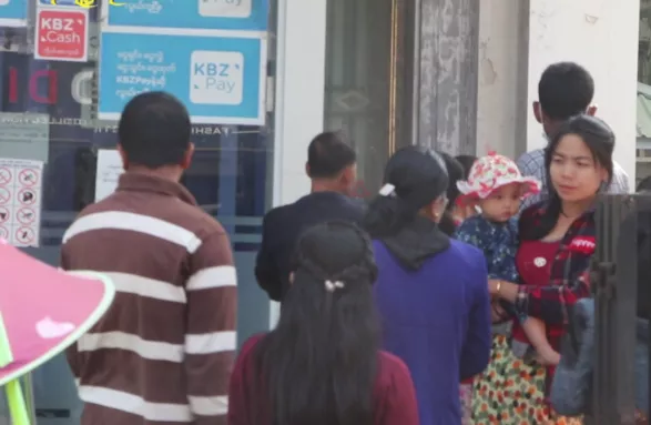 新的一年，緬甸人民的願望：存在銀行的錢能夠順利取出
