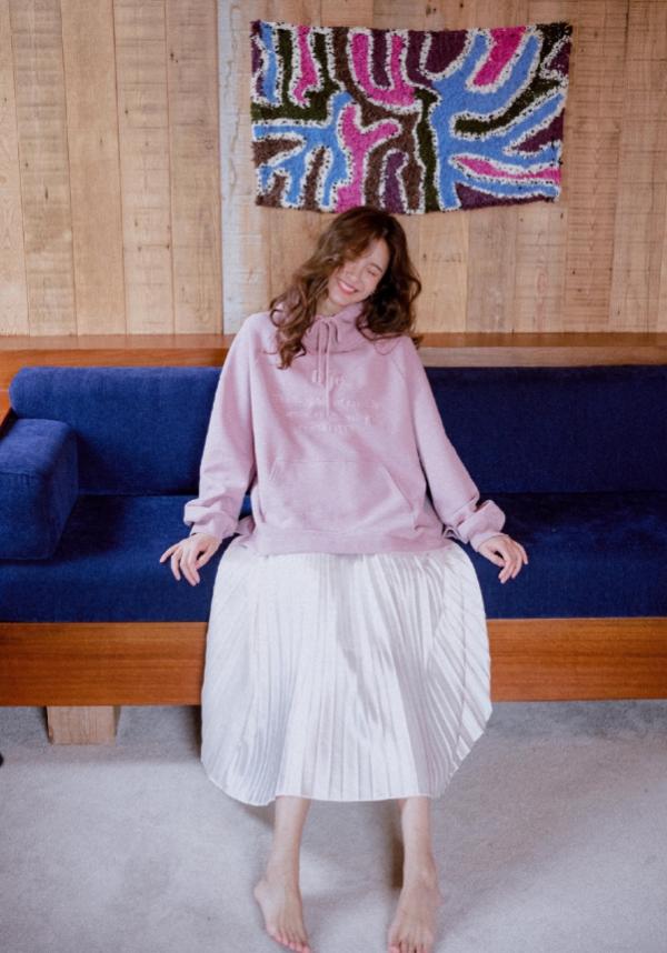 陳赫“嬌妻”張子萱,穿小香風拍攝居家大片,37歲嫩如少女 陳赫“嬌妻”張子萱,穿小香風拍攝居家大片,37歲嫩如少女