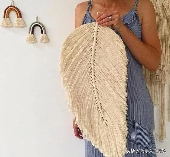 用剩餘的棉繩編了幾片葉子，組合起來簡直美翻了，鄰居都要學起來