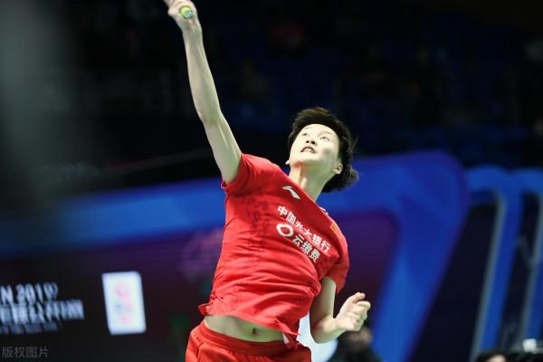 別再為沒有戰術而苦惱，羽毛球常用十大進攻戰術，單打雙打均通用