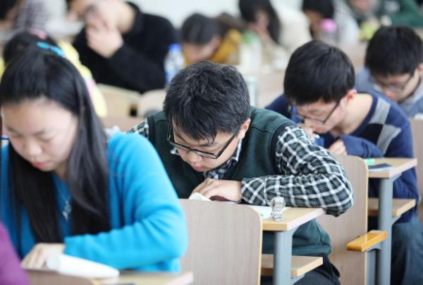 畢業後讀研VS畢業後工作，到底哪個更好？畢業生要早點知道差距