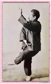 太極拳的&OpenCurlyDoubleQuote;回頭望月&rdquo;在哪裡？