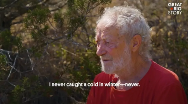 82歲老人孤島獨居30年,被迫回到群體生活,重逢舊情人 82歲老人孤島獨居30年,被迫回到群體生活,重逢舊情人