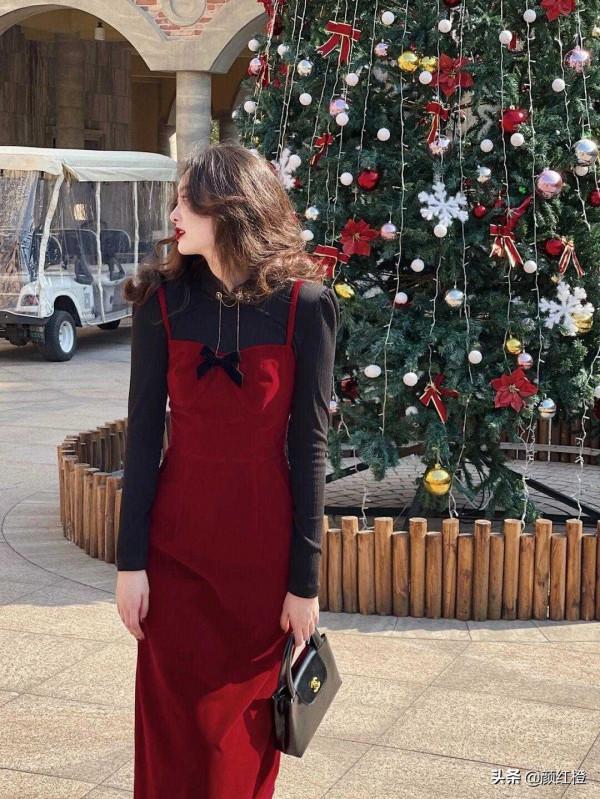 冬天不要只會穿黑白灰，“紅色”搶眼高調又顯白，時髦又有氣場