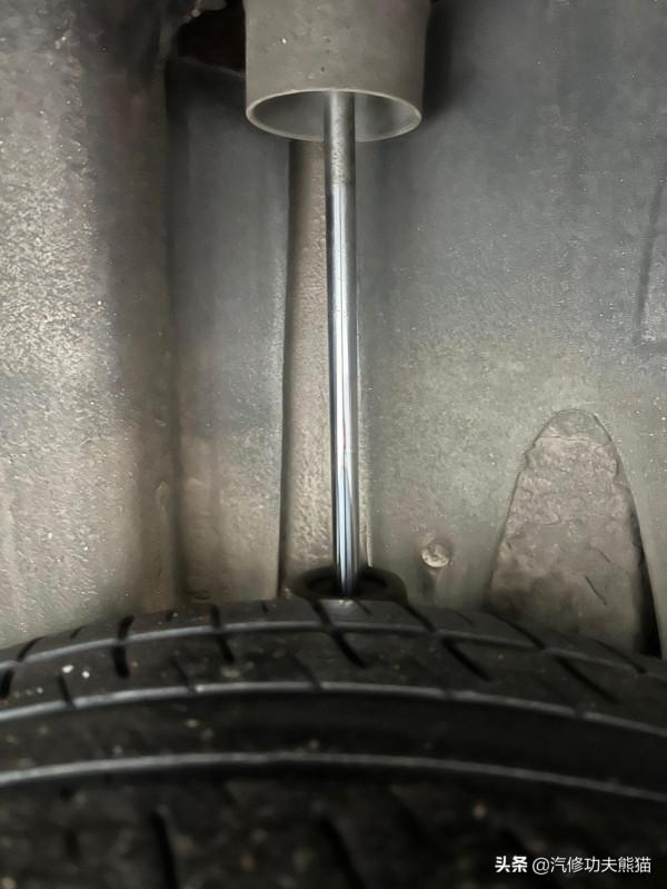 經濟下行購買新車計劃暫緩，翻新復古老爺車圓屁股奧迪老A6照樣香