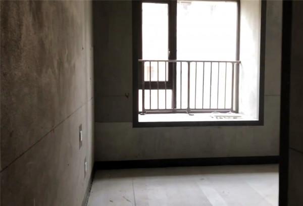 他住進不裝修的毛坯房4個月，雖簡陋卻倍感溫馨，網友：還不錯