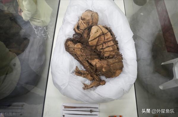 好慘！死前被捆綁，雙手捧臉全身蜷曲，千年後才被記者曝光