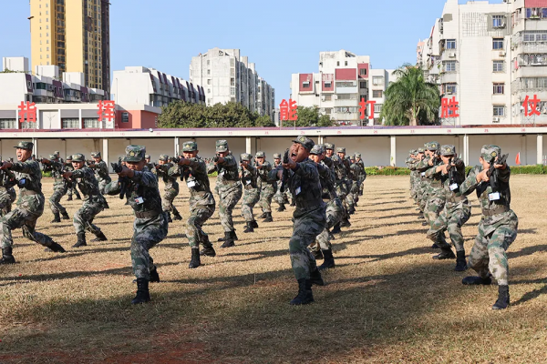 新兵的12堂“啟蒙課”