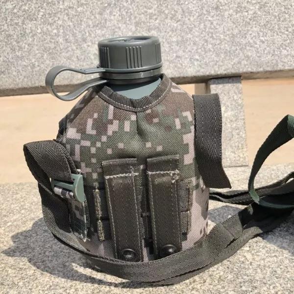 小裝備揭示大國崛起 解放軍軍用水壺 幾十年裡到底經過了多少變遷? 小裝備揭示大國崛起 解放軍軍用水壺 幾十年裡到底經過了多少變遷?