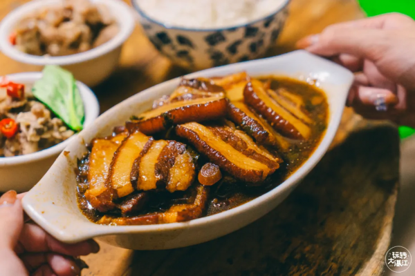 凌晨2:30營業，沒名字沒定位