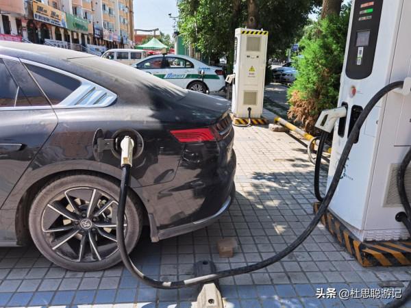 漢EV自駕新疆，充電站不再是出行瓶頸，直流交流充電樁都齊全