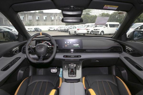 傳祺影豹丨熱血青年標配的十萬級轎車