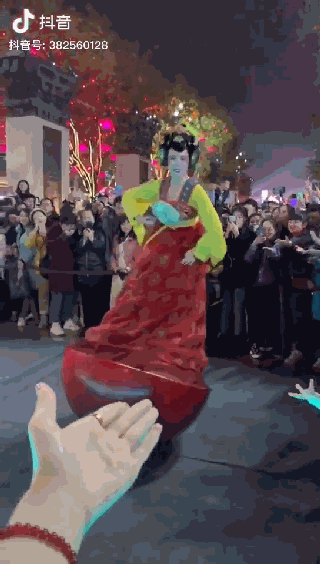 爆紅2年,那個一人帶火一座城的不倒翁小姐姐,卻因全運會被罵上了熱搜... 爆紅2年,那個一人帶火一座城的不倒翁小姐姐,卻因全運會被罵上了熱搜...