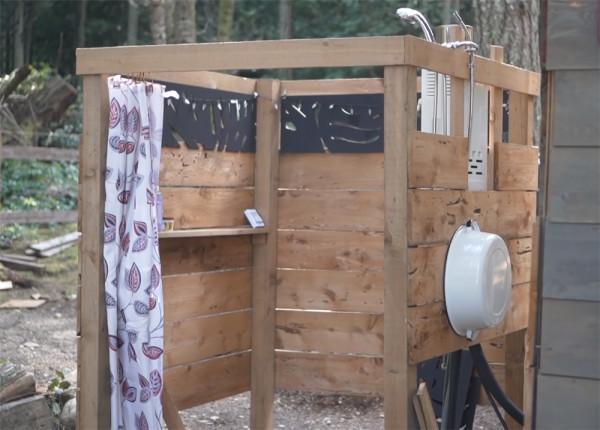 一對夫婦在荒島上住2年,蓋起10㎡蝸居,“離網”的日子簡單快樂 一對夫婦在荒島上住2年,蓋起10㎡蝸居,“離網”的日子簡單快樂