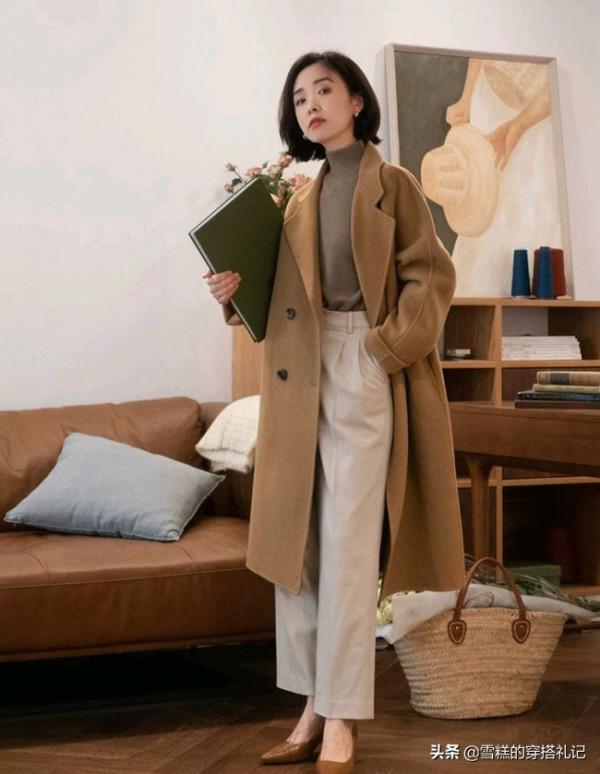 40歲左右的女人，衣服儘量不要穿駝色和灰色，其實這些更氣質顯白