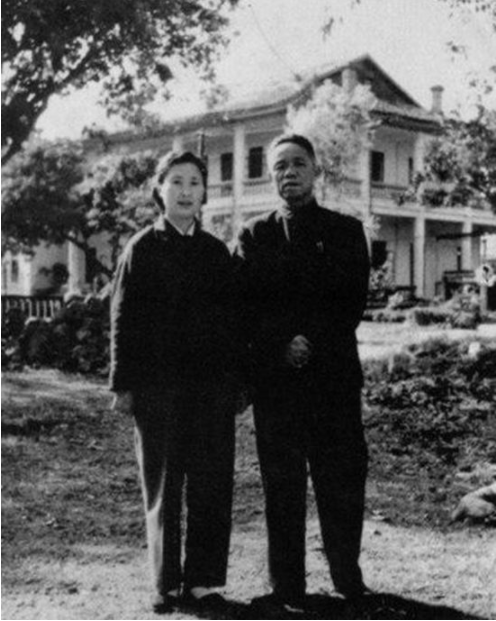 韓先楚晚年睡不著覺，秘書姚科貴勸他：要少說話，多睡覺