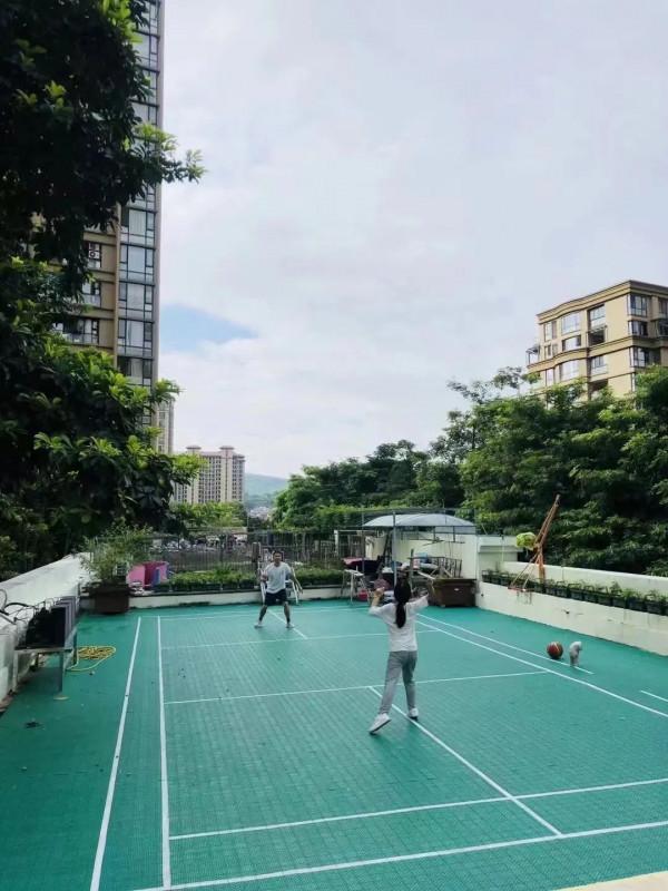 客廳有7m橫窗，女主人建議不裝窗戶全家人都同意了