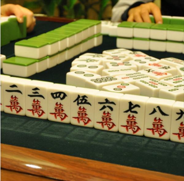 丈夫患癌時日不多,妻子卻將救命錢打麻將輸光,丈夫轉身賣房治病 丈夫患癌時日不多,妻子卻將救命錢打麻將輸光,丈夫轉身賣房治病