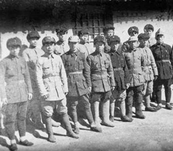 一家三代人守墓73年,一座無名烈士墓,多年後身份終於揭開 一家三代人守墓73年,一座無名烈士墓,多年後身份終於揭開