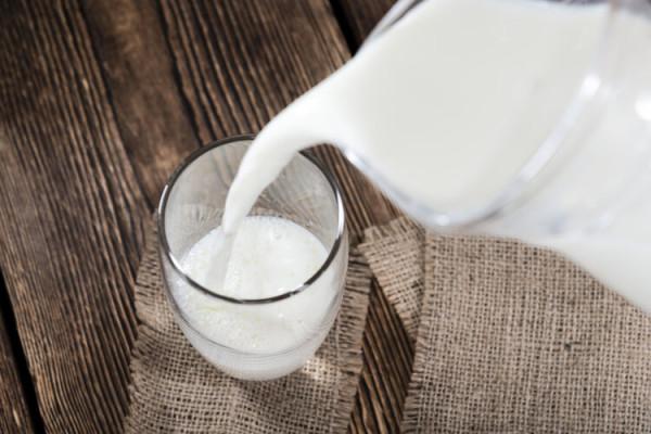 空腹不能喝牛奶、吃香蕉？錯了！空腹真正不能吃的是這3類食物