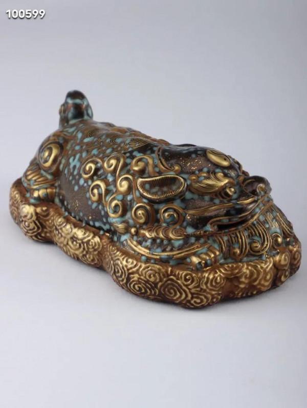 清代乾隆爐鈞釉瑞獸擺件規格：高4.8cm 寬8cm 長13.7cm